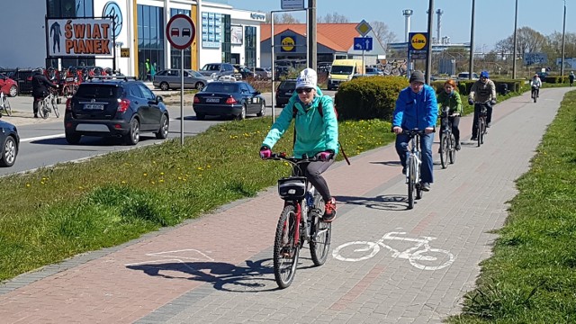 Rajd Rowerowy Bursztynowego Różańca (2017). Pojechali z Helu do Swarzewa