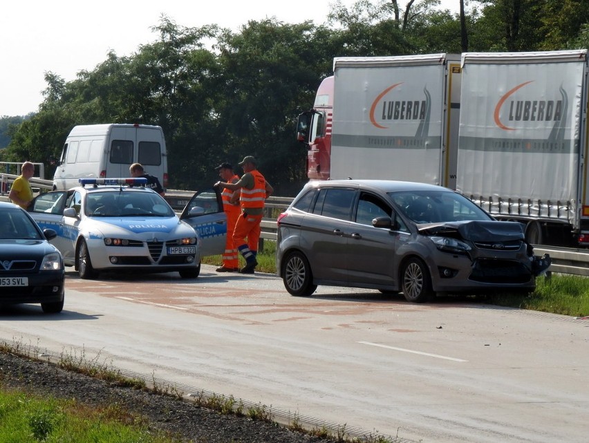 Wrocław: Zderzenie trzech aut i kilometrowe korki na autostradzie A4 (ZDJĘCIA)