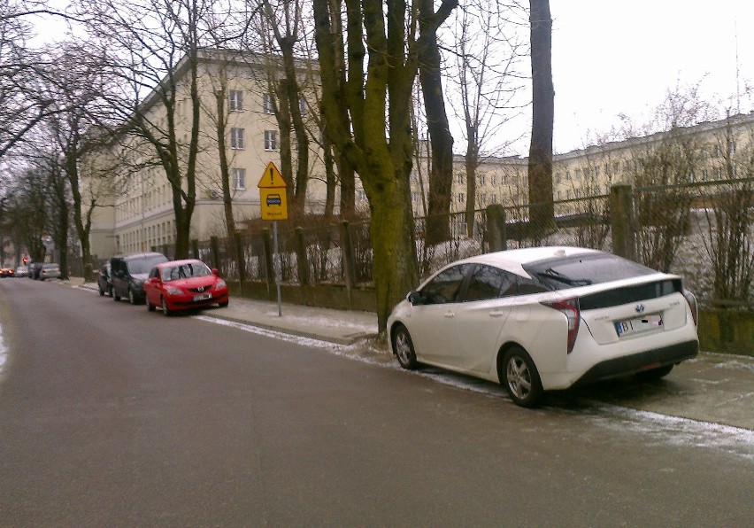 Tak się parkuje przy komendzie wojewódzkiej policji. Kto się...