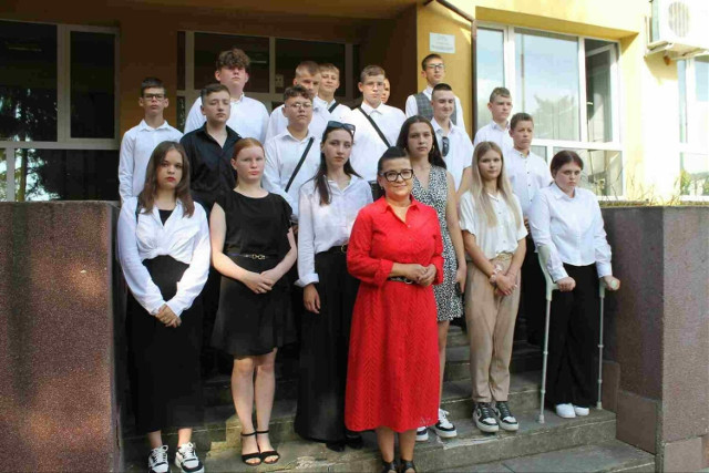 Uczniowie Zespołu Szkół numer 1 w Opatowie rozpoczęli nowy rok szkolny