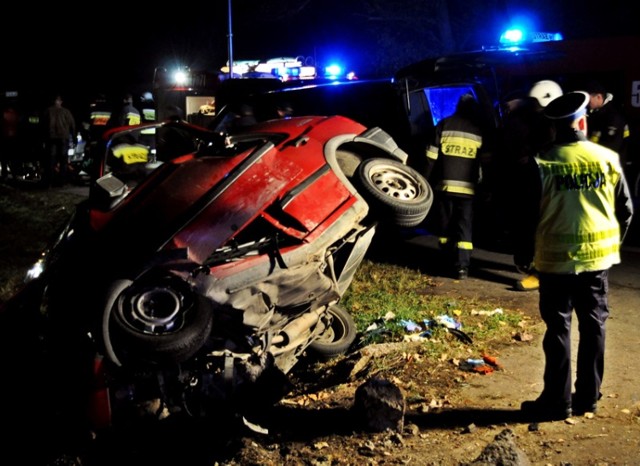 W wypadku w Piasecznie zginęło trzech młodych mężczyzn.
