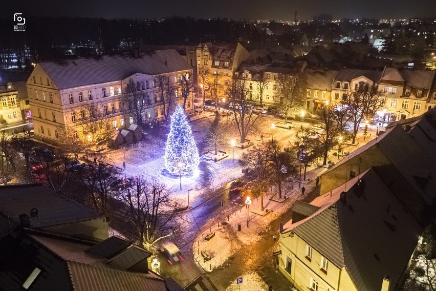 Ośnieżony Wolsztyn wygląda pięknie! Grzegorz Olejarz wykonał zdjęcia z lotu ptaka