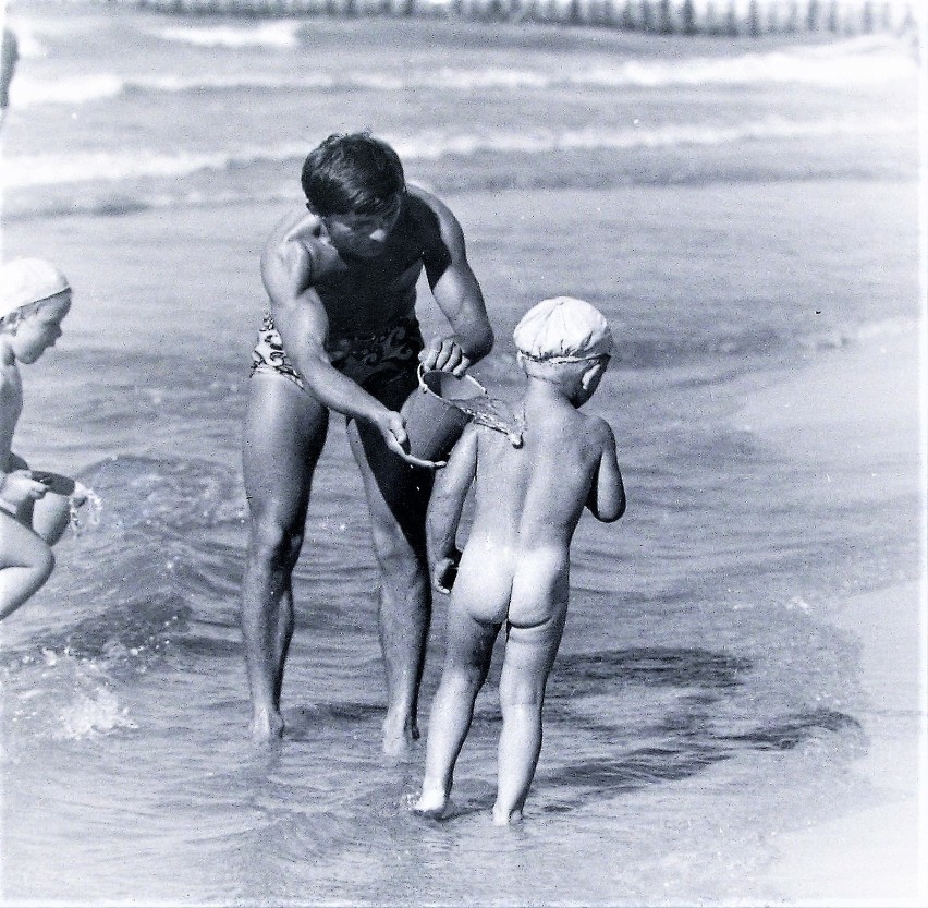 Na plaży w Ustce 1972