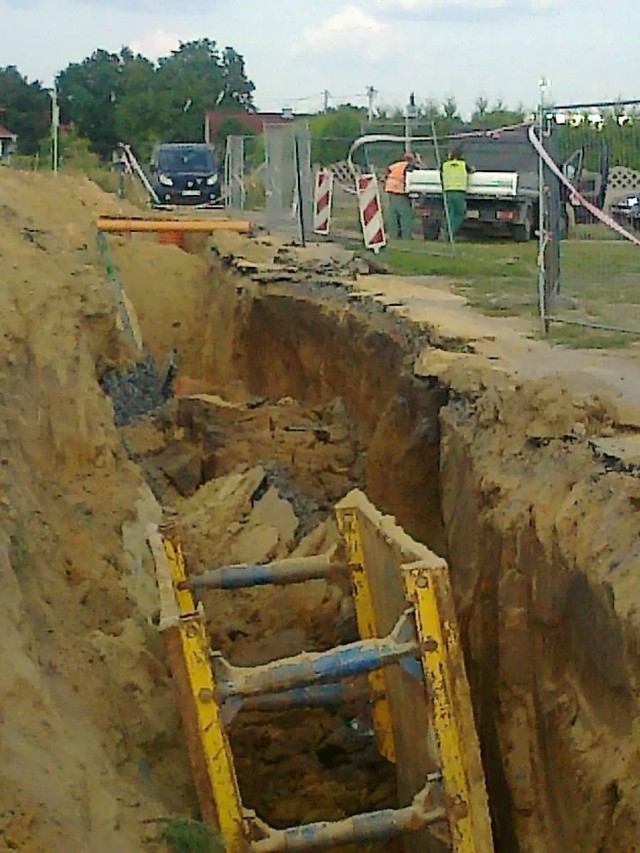 Wypadek na budowie kanalizacji w Grębocicach.