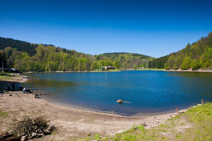 Zapraszają do posprzątania brzegów jeziora (ZDJĘCIA)