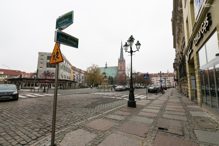 Rozbiórka parkingu na placu Orła Białego w Szczecinie. Idą zmiany! Będzie więcej zieleni