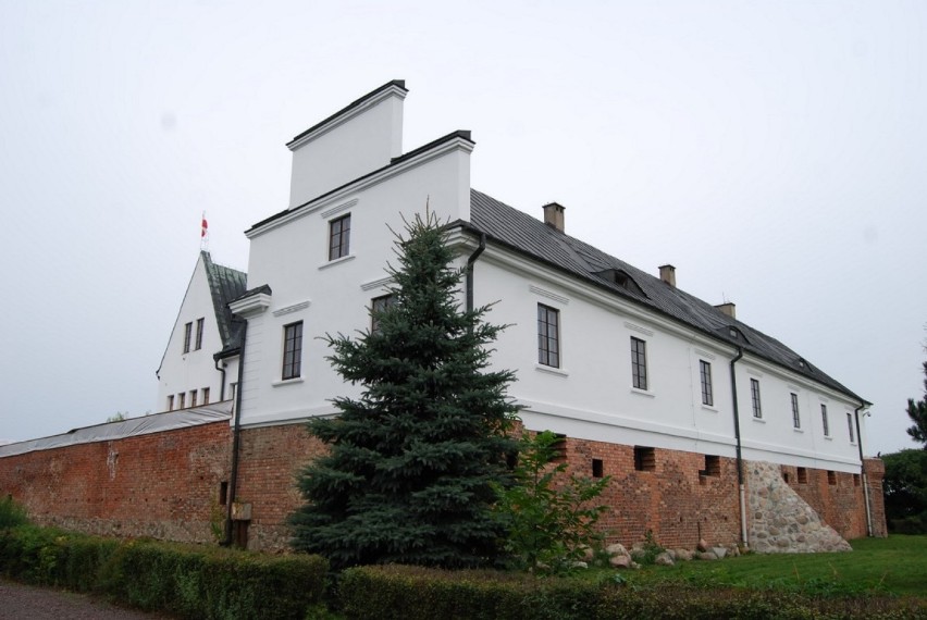 Zamek nad Jeziorem Gosławskim, zbudowany w latach 1418-1426...