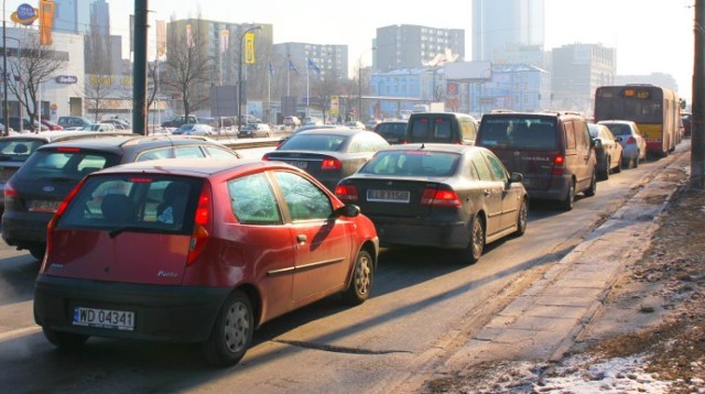 Wypadek na Trasie Łazienkowskiej, potrącenie pieszego na rondzie ...