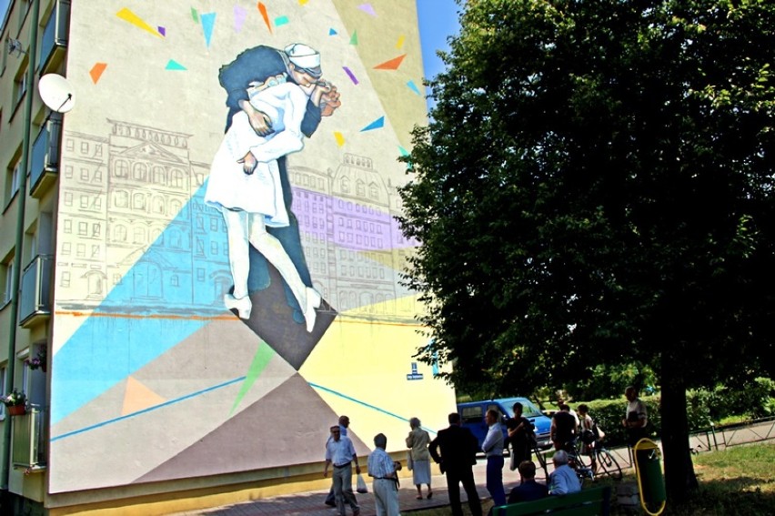Mural w Tczewie ze zdjęciem Alfreda Eisenstaedta ukończony! ZOBACZ ZDJĘCIA