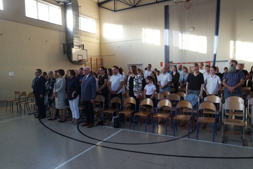 68 młodych osób odebrało stypendium burmistrza gminy Chocz...