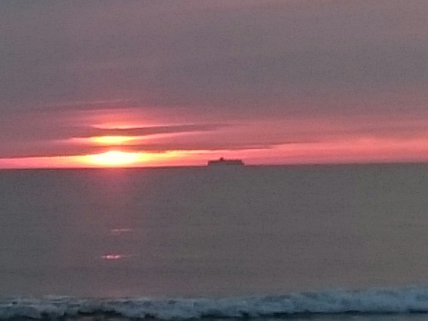 Foto powiat pucki: Majowy wschód słońca nad Bałtykiem. Tak...
