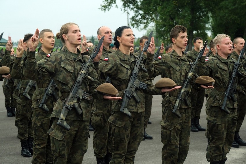 Realia walk o niepodległość Polski. Piknik historyczno-naukowy i przysięga nowych terytorialsów w Lublinie. Zobacz zdjęcia