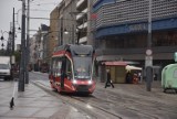 Duży korek w centrum Katowic. Tramwaj utknął obok Galerii Katowickiej, blokując ruch na alei 3 Maja