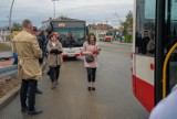 Maturzyści specjalnym autobusem przejechali przez most heleński