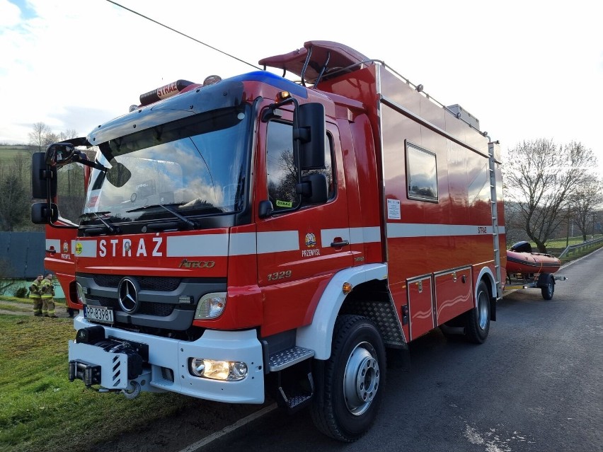 Ciało mężczyzny w potoku w miejscowości Korzeniec niedaleko Birczy. To mógł być nieszczęśliwy wypadek [ZDJĘCIA]