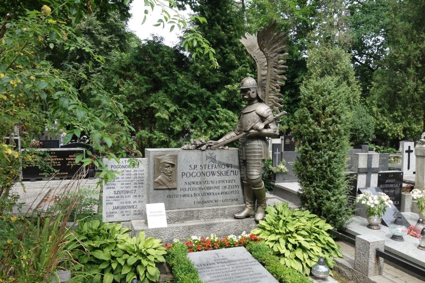 Słynny husarz na grobie kapitana Stefana Pogonowskiego