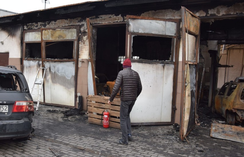 Popłynęła pomoc dla Michała Pietraszko - właściciela spalonego warsztatu samochodowego w Żninie [zdjęcia, wideo]