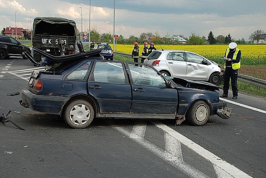 Wypadek w Skołoszowie. Zderzyły się dwa auta