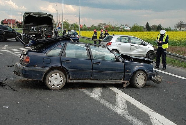 Wypadek w Skołoszowie. Zderzyły się dwa auta