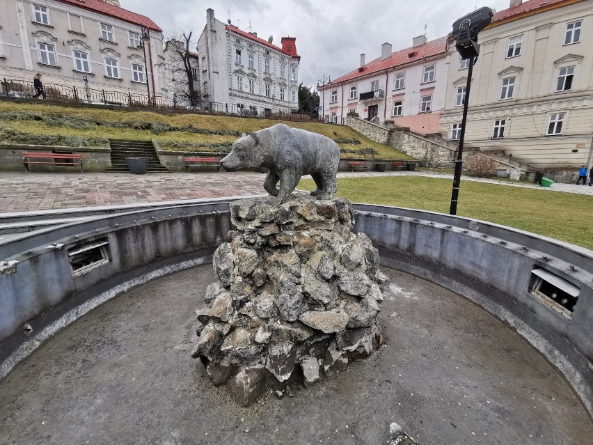 Przemyski rynek, ścisłe centrum miasta. Okazuje się, że o...