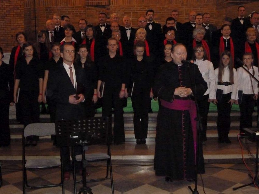 Missa brevis w kościele Nawiedzenia NMP przed Świętem Niepodległości [FILM]
