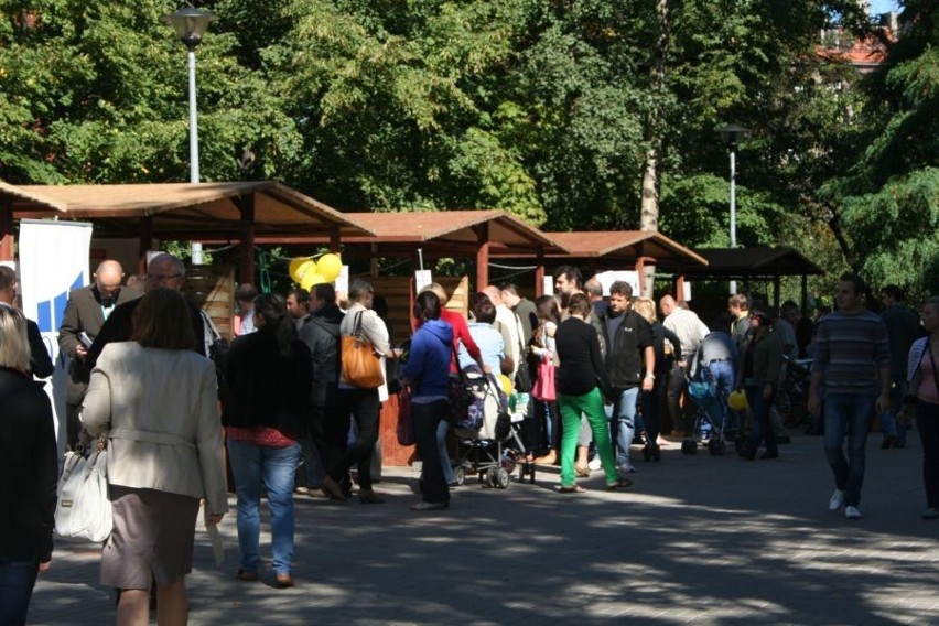 Ile można zarobić we Wrocławiu? Sprawdziliśmy na tragach pracy (ZDJĘCIA)