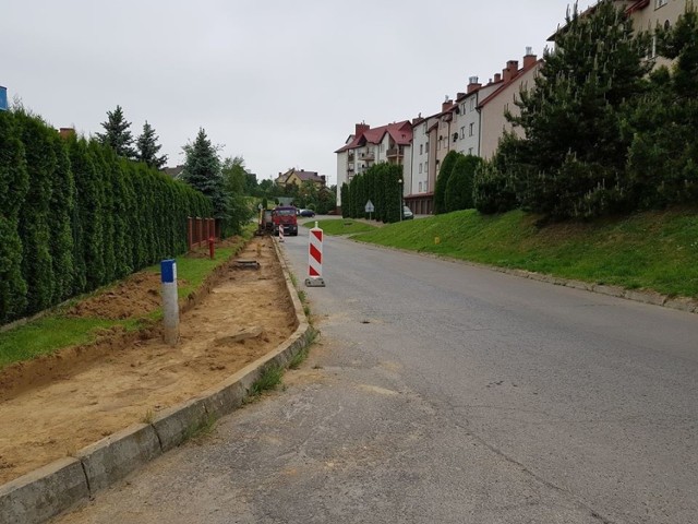 Trwa budowa chodnika w ciągu ulicy Batalionów Chłopskich