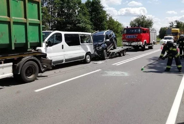 Do wypadku doszło na pasie ruchu w kierunku Gorzowa. Zderzyły się tam trzy samochody.