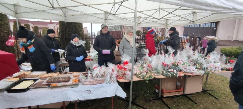 Trwa 7. Kiermasz Bożonarodzeniowy Publicznej Szkoły Podstawowej nr 1 w Radomsku 