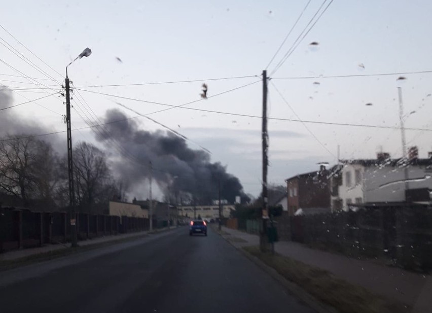 Dąbrowa Górnicza: Pożar autobusu w Strzemieszycach [ZDJĘCIA, WIDEO]. Pojazd spłonął doszczętnie