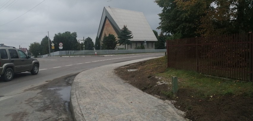 W Masłowicach zbudowano chodnik i przejście dla pieszych z sygnalizacją świetlną. Inwestycja finansowana z budżetu obywatelskiego ZDJĘCIA
