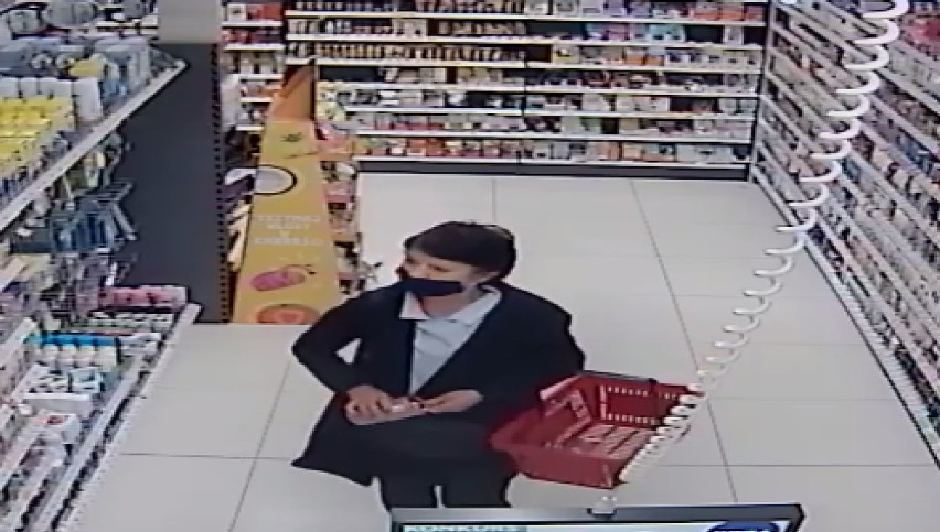Gdynia: Kolejna kobieta poszukiwana w związku z kradzieżą perfum. Policjanci ujawniają wizerunek, zarejestrowany przez kamery monitoringu 