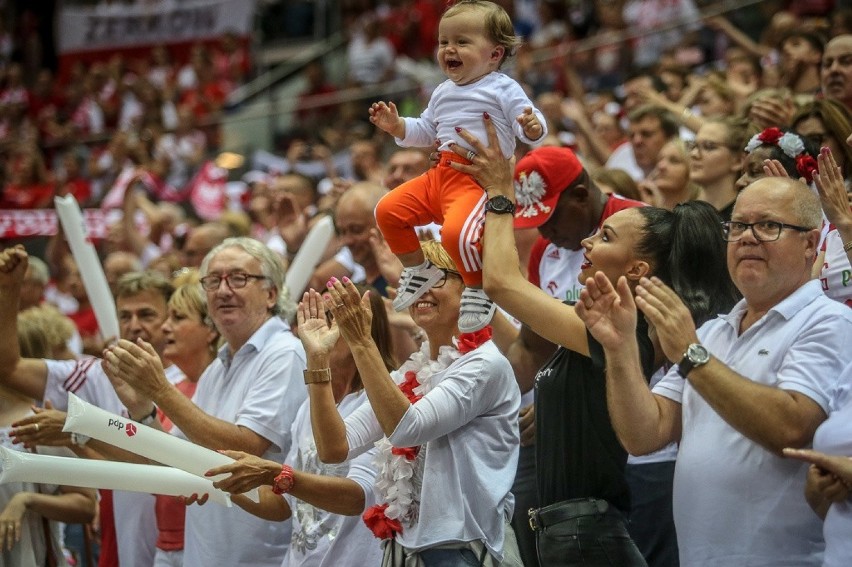 Kibice na sobotnim, siatkarskim meczu Polska - Francja w...