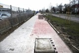 Kończy się budowa chodnika i ścieżki rowerowej przy ul. Żelaznej w Piotrkowie