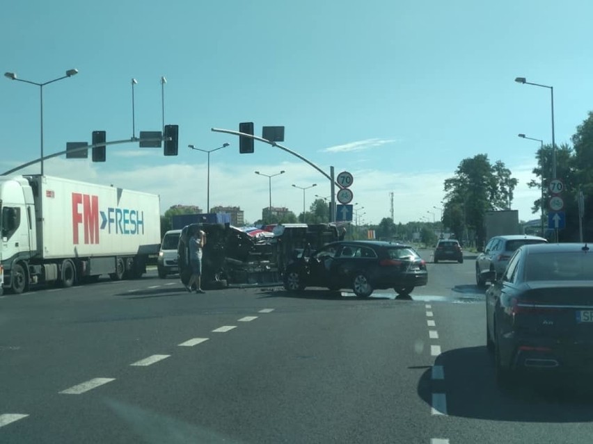 Wypadek z udziałem karetki w Jaworznie.

Zobacz kolejne...