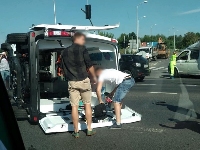 Wypadek z udziałem karetki w Jaworznie.

Zobacz kolejne zdjęcia. Przesuwaj zdjęcia w prawo - naciśnij strzałkę lub przycisk NASTĘPNE