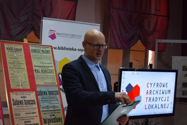 Jubileusz 10-lecia CATL w sępoleńskiej książnicy był połączony z wystawą pamiątek związanych z historią Sępólna i okolic.