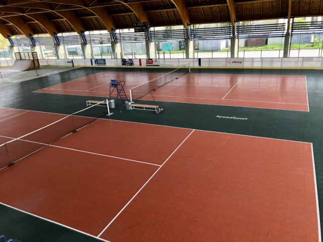 Podczas majowego weekendu pod dachem lodowiska w Pszowie otwarte zostaną skatepark i korty tenisowe