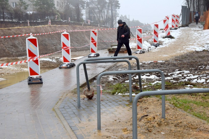 Nowe utrudnienia na modernizowanej ulicy Wojska Polskiego w Kielcach. Będzie zmiana organizacji ruchu. Inwestycja robi wrażenie. Zdjęcia