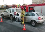 Wypadek (kolizja) na Al. Piłsudskiego w Piotrkowie - audi uderzył w jeepa przed pasami, 03.12.2020 [ZDJĘCIA]