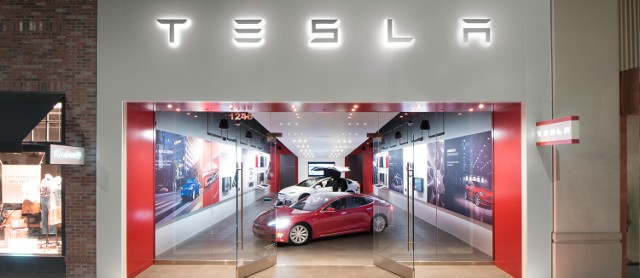 Tesla założyła swoją spółkę w Warszawie i niebawem otworzy pierwszy w Polsce salon i serwis. Koncern Elona Muska szuka pracowników do polskiego oddziału.