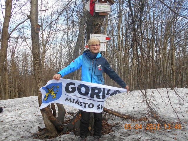 Wiesława Brudniak, jako pierwsza gorliczanka chce trzeci raz zdobyć Koronę Gór Polski! Tym razem zabierze ze sobą flagę Miasta Światła