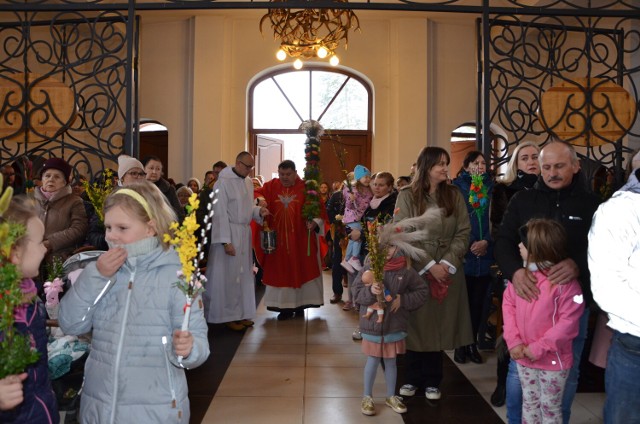 Dziś katolicy świętują Niedzielę Palmową. W kościele Św. Cyryla i Metodego w Hajnówce tradycyjnie miała miejsce procesja z palemkami