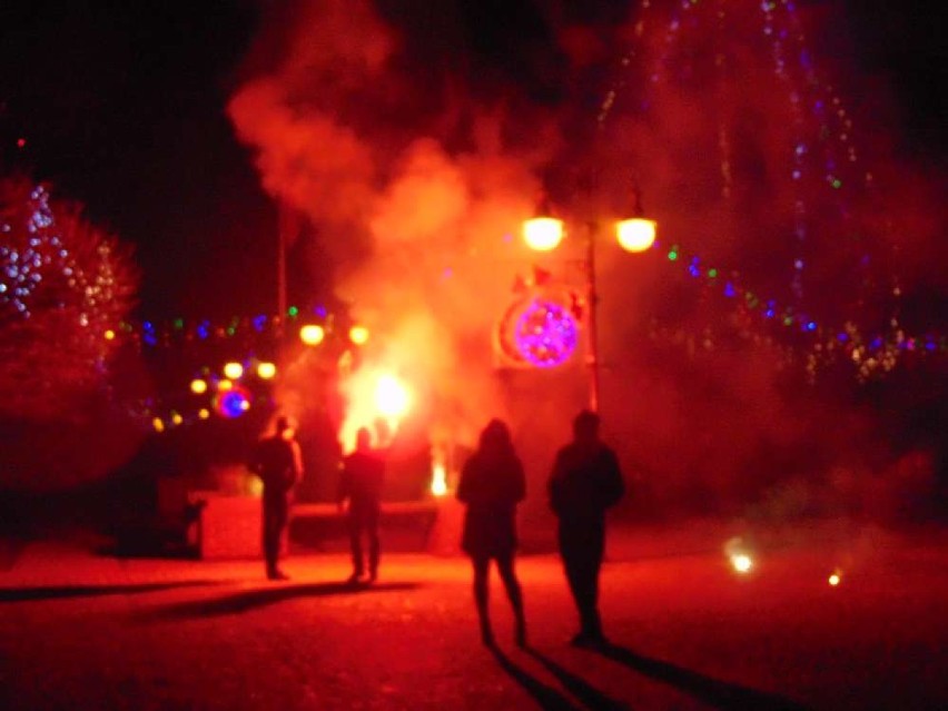 Mieszkańcy Budzynia odpalili fajerwerki (ZDJĘCIA)