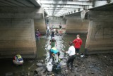 Sprzątanie Prosny. Kaliszanie po raz kolejny wzięli się za wyciąganie śmieci z rzeki [FOTO, WIDEO]