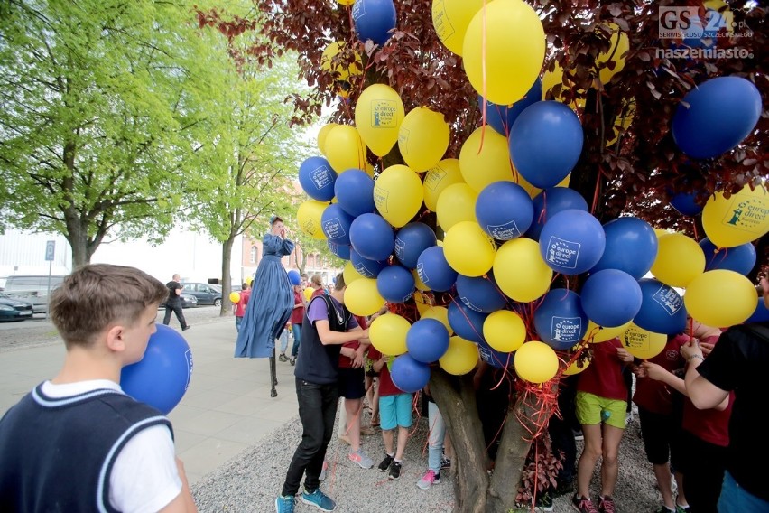 Tydzień Europejski w Szczecinie. Tysiące balonów uleciało w niebo [wideo, zdjęcia]