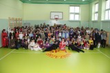 Zabawa ostatkowa, czyli Bogusy, w Szkole Podstawowej nr 1 w Brzezinach. Tak bawili się uczniowie i nauczyciele