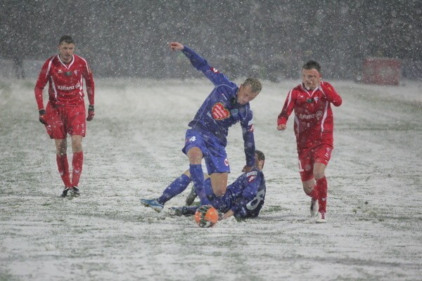 Wielkie Derby Śląska w śniegu [ZDJĘCIA]. Mecz Ruch Chorzów - Górnik Zabrze w zimowej scenerii