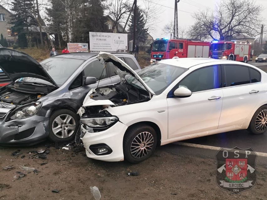 Dwa samochody zderzyły się w Alwerni. Jedna osoba została ranna