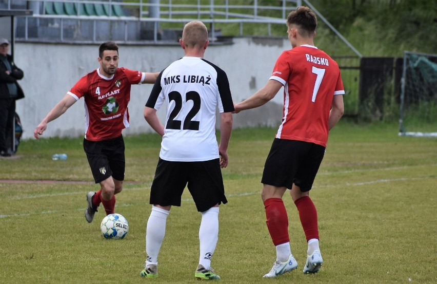 V liga piłkarska, Wadowice: MKS Libiąż - LKS Rajsko 1:5.